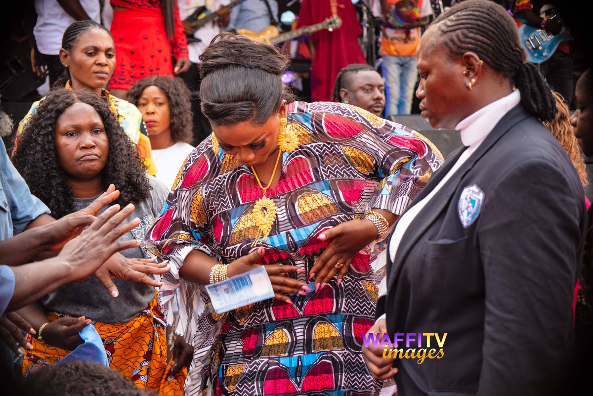 waffitv's tweet photo. The graceful Chief Mrs. Blessing Pondi lit up KFT Place, Warri, pulling off the perfect birthday surprise for her hubby, High Chief Kestin Pondi! 
Surrounded by loved ones, her joy and elegance stole the show!

#tantitasecuritynetwork #Asherkine #PIDOM #boniface #EezeeteeExposed https://t.co/3IDK7mnWtO