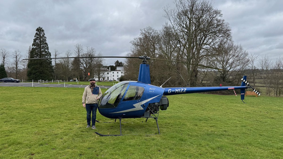 CaptPaulWhite's tweet image. Capt Lunny has been focusing on taking his skills to the next level recently, but all work and no play? No way! Yesterday it was ‘cheat day’… going through the Heli Lanes before dropping into West Lodge Park for a cuppa.

#Wednesday #learntofly #advancedtraining #flighttraining