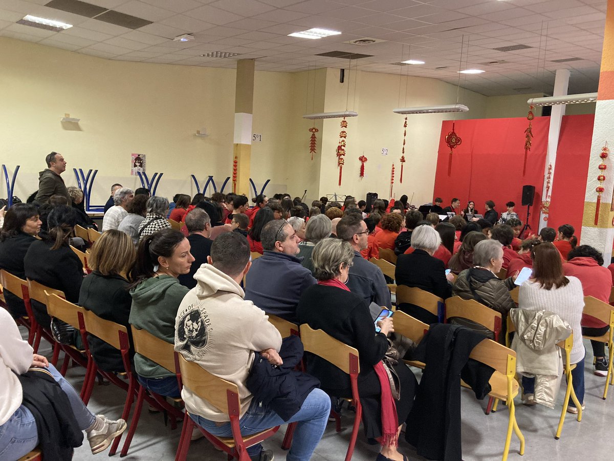 Comme chaque année les élèves de Simon Vinciguerra et du lycée Giocante ont célébré le nouvel an chinois au collège. 
Pace è salute 🇨🇳 !