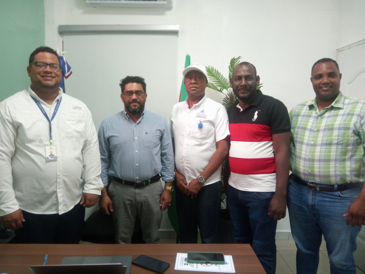 El alcalde de Palmarejo Villa Linda ING. Jose Lopez Martinez recibe la visita por parte del <a href="/ministerio/">ministerio</a> de interior y policía, a los señores Leudy cordero  y Marte Acosta, con la finalidad de coordinar. concomitantemente con la alcaldía para concientizar el uso de no alma ilegal,