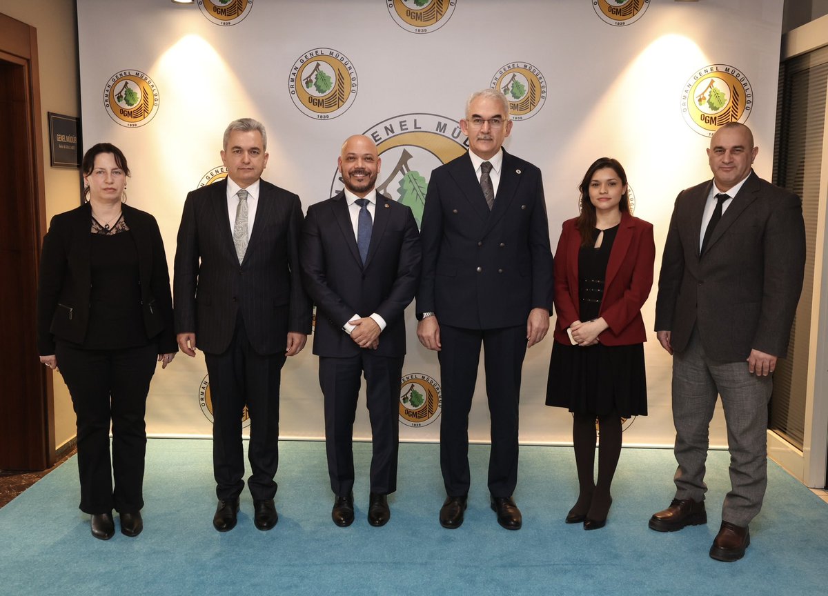 Nos reunimos con <a href="/BekirKARACABEY_/">Bekir KARACABEY</a>, director general de Forestales del Ministerio de Agricultura y Silvicultura de Türkiye <a href="/TCTarim/">T.C. Tarım ve Orman Bakanlığı</a>, para discutir nuestras prioridades, desafíos y coincidencias en materia forestal, así como el interés de promover la cooperación en el sector. 🇸🇻🇹🇷