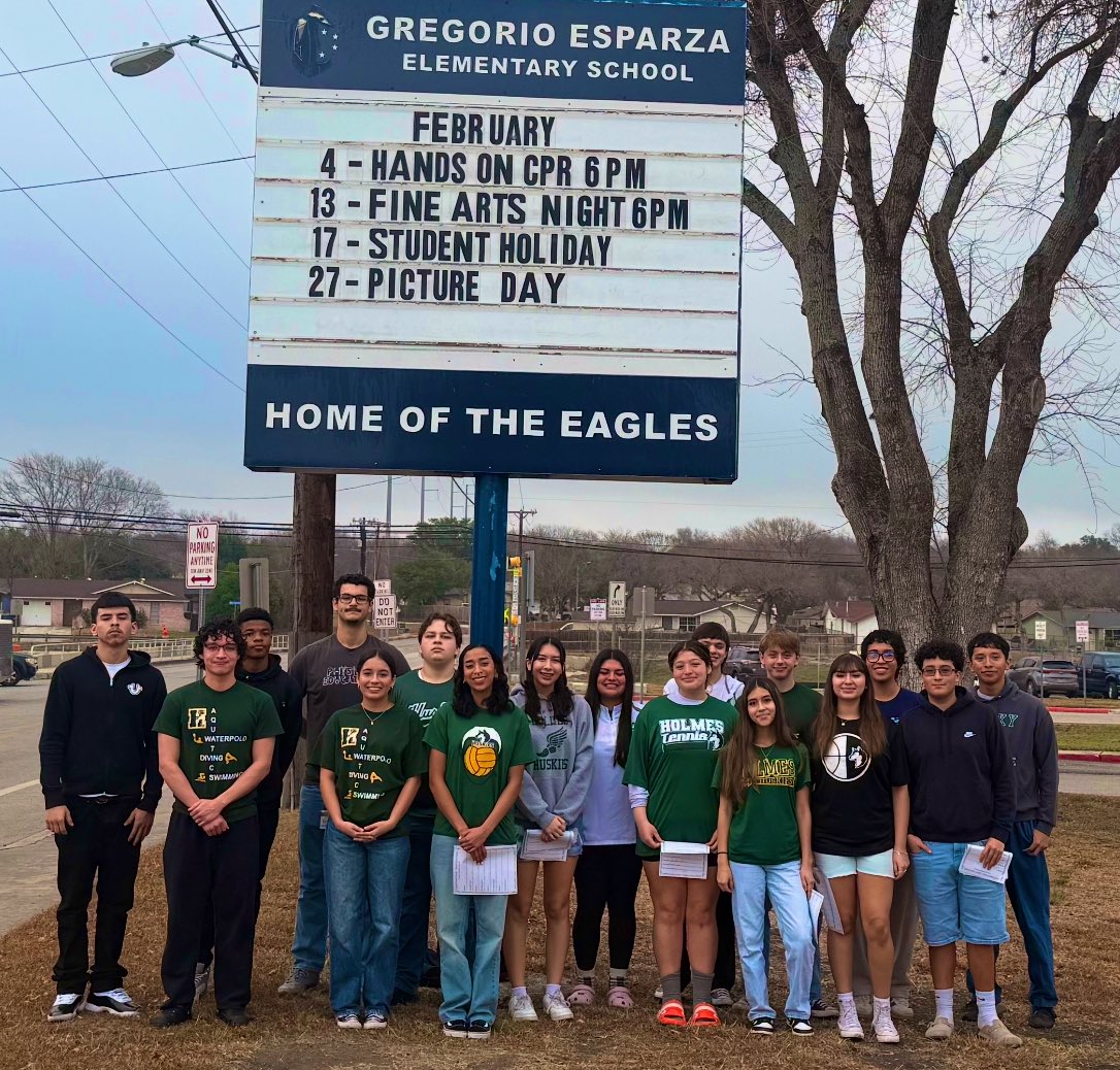 Great start to our <a href="/SAHolmesSports/">SA Holmes Athletics</a> Mentorship Program this week with <a href="/NISDLinton/">Linton Elementary</a> &amp; <a href="/NISDEsparza/">@NISDEsparza</a>! Taking the opportunity to serve our community and pay it forward!✊
#HFND #1Pack1Goal 🐾💪
