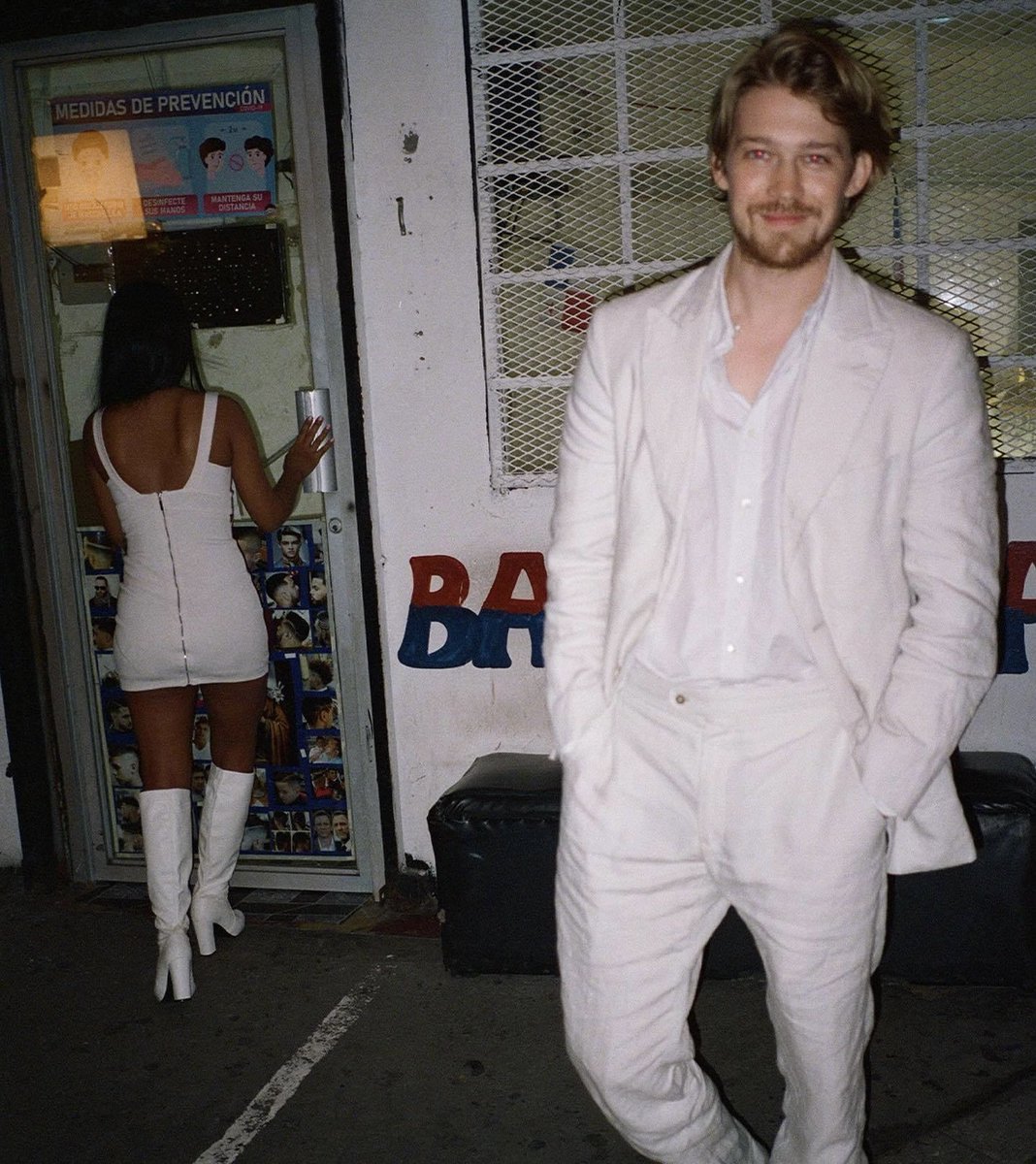 chillviaofarc's tweet image. stars at noon