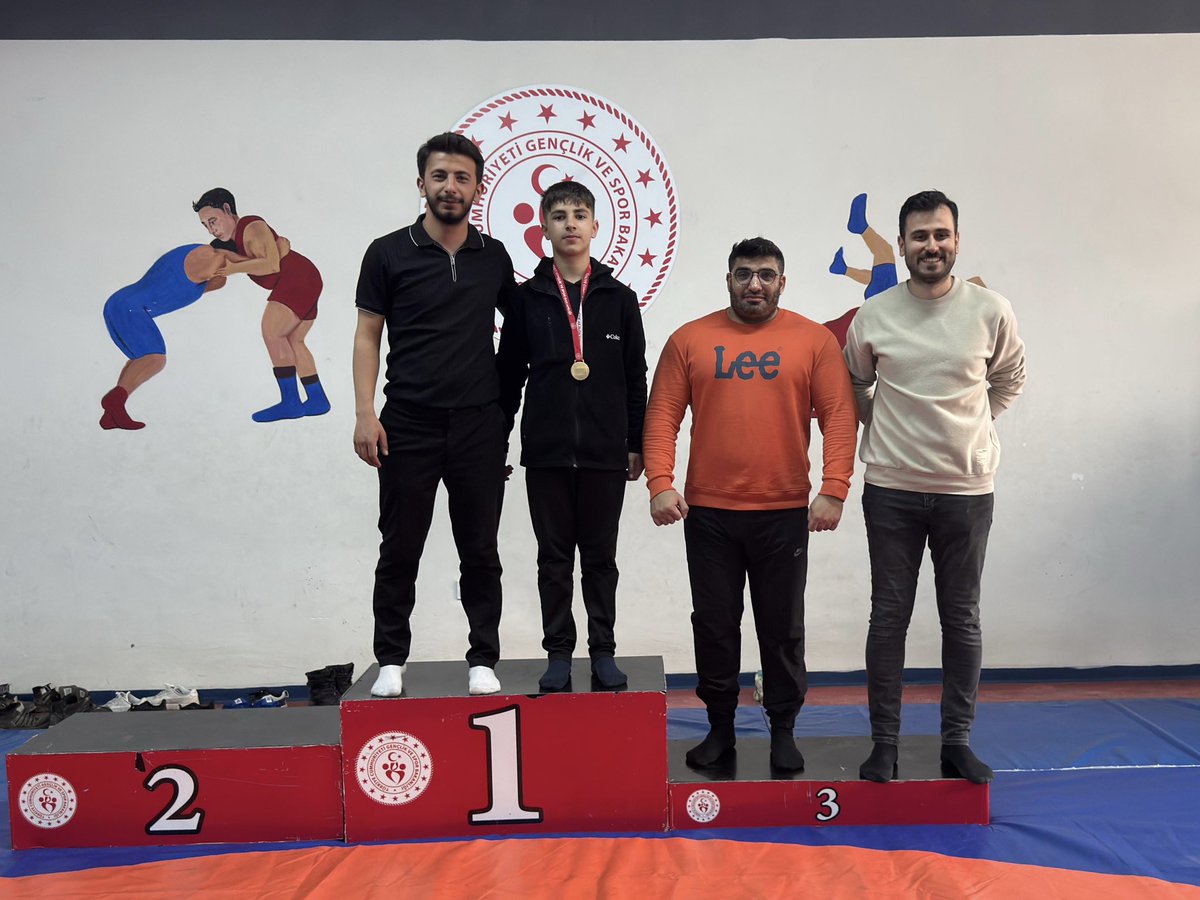 CukurcaKaymakam's tweet photo. 📌 Hakkari’de düzenlenen Okul Sporları Yıldızlar Kategorisi il birinciliği Güreş müsabakalarında; serbest ve grekoromen stillerde ilçemizi temsilen yarışan Şehit Bilal Soybilgiç Ortaokulu ve Emirşaban İmamhatip Ortaokulu öğrencilerimiz; 

🥇3 öğrencimiz il birincisi 
🥈3 öğrencimiz il ikincisi
🥉4 öğrencimiz il üçüncüsü olmuştur. 

Öğrencilerimizi, okullarımızı ve antrenörümüzü tebrik ederiz .