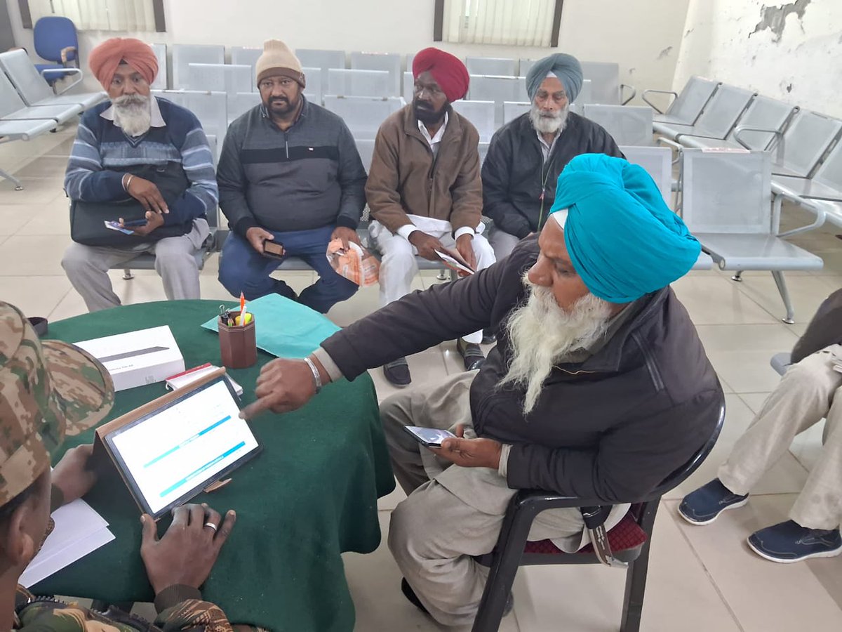 Honouring the spirit of Service and Sacrifice!
A SPARSH outreach program was organized under the aegis of #GoldenArrowDivision at ECHS Polyclinic, Ferozepur, aimed at addressing grievances, provide dedicated assistance and strengthen the support system for our esteemed #Veterans