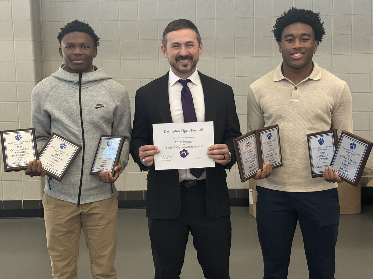 MylesTwyman's tweet photo. On Sunday we had our end of the year banquet. Blessed to recieve the awards that I did. Could not have done it without my teammates. 

Football High Academic Honors(All A’s)
6A 1st Team All Region Running Back
Black Shirt Special Teams Award
Captains Award
Core Value Award: Trust https://t.co/FgvCgEyJo3