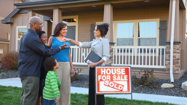 dschultz_16's tweet photo. Existing home sales rose 2.2% to 4.2M units in December, the strongest pace in 10 months. However, total #homesales for the year were the lowest in 30 years, coming in at 4.1M units sold. @KPMG_US @YelenaMaleyev breaks down the report: https://t.co/ryN7qg3Cg2 https://t.co/sMtrJZVlgg