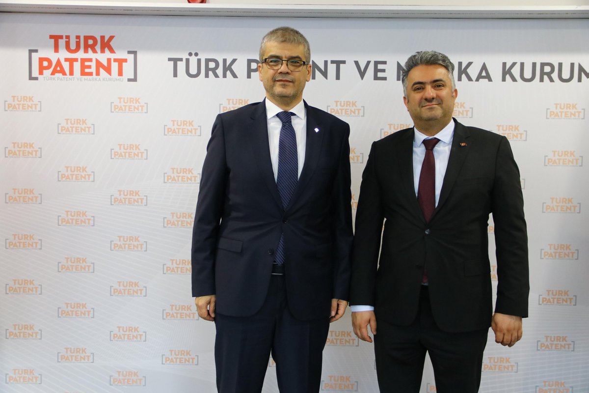 TURKPATENT's tweet photo. TÜRKPATENT - TÜBİTAK İstişare Toplantısı

Kurum Başkanımız Prof. Dr. @mzekidurak, @Tubitak Başkanı Prof. Dr. @ProfOrhanAydin ve beraberlerindeki heyet, iki kurum arasındaki iş birliklerini değerlendirmek üzere bir araya geldi.

Toplantıda, sınai mülkiyet ekosistemine katkı sağlayacak ortak çalışmalar ele alındı. Ar-Ge ve inovasyon süreçlerinde sınai mülkiyetin önemi, yapay zekâ destekli projeler ve teknoloji transferi konularında görüş alışverişinde bulunuldu.

 📍 Türk Patent ve Marka Kurumu
