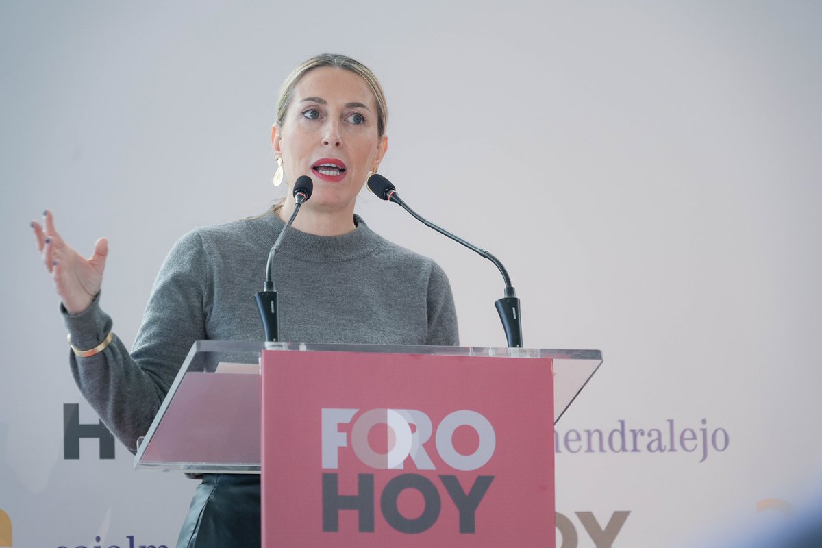 jmballestero's tweet photo. @MGuardiolaM anuncia en el Foro @hoyextremadura el impulso por parte de la @Junta_Ex de la construcción de más de 3.000 viviendas protegidas con una inversión de 400 millones de euros durante la legislatura. #infrestructuras #vivienda #extremadura #CentradosEnAvanzar https://t.co/hP6rS0Wv8a