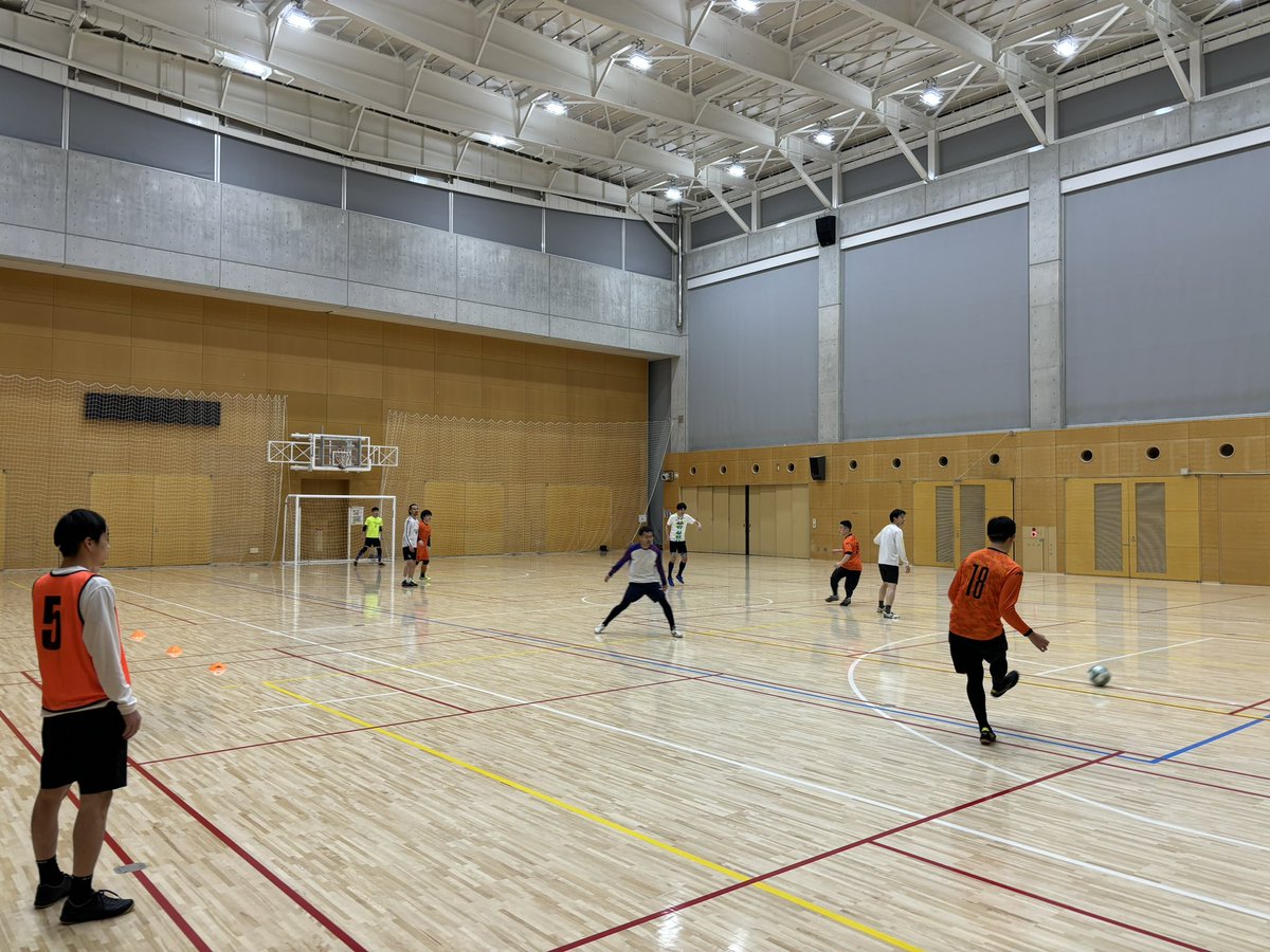 02/06 VS LPP
練習で取り組んでいる内容にトライアンドエラーでチームとして取り組む日々です。出来たこと出来なかったこと整理して次回に繋げていきましょう！活発に意見を交わしあうチームの雰囲気。良きでした！

instagram.com/p/DFsh62MSsEI/…

#都リーグ
#フットサル
#社会人フットサル