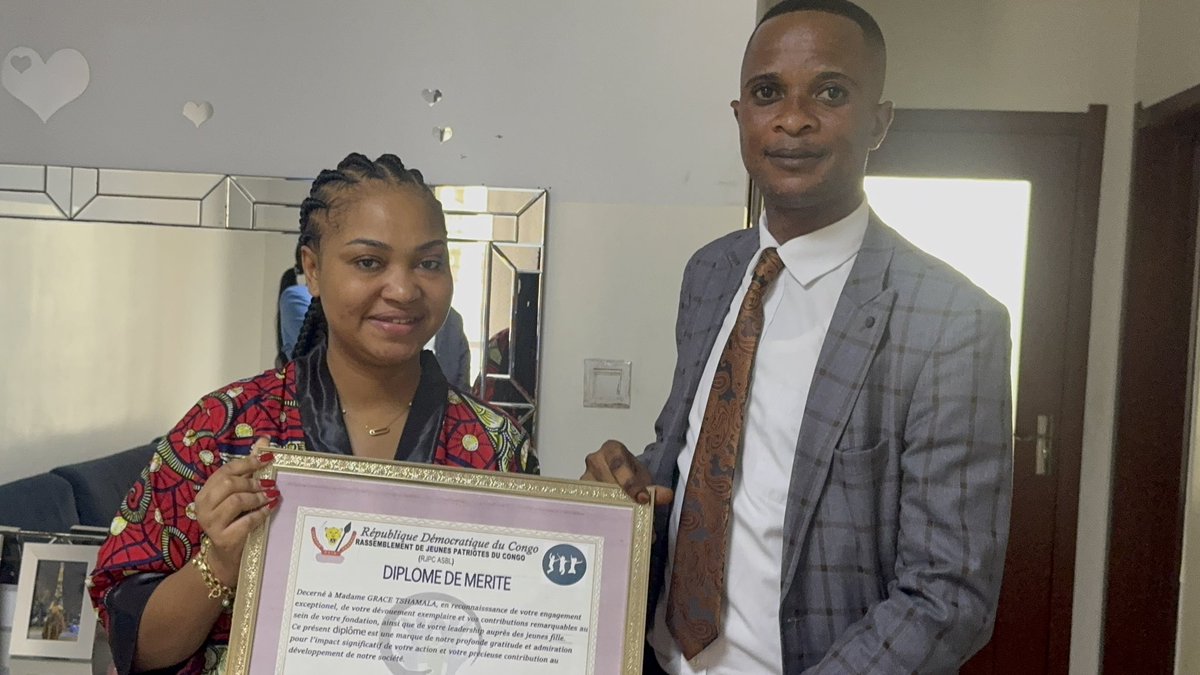 graceFondation's tweet photo. Je tiens à vous exprimer ma sincère gratitude pour le diplôme de mérite que j'ai eu l'honneur de recevoir . Cette reconnaissance représente pour moi bien plus qu’un simple certificat, elle symbolise l’engagement que nous avons. 
@CandideKipulu  
@tshiamala_grace https://t.co/oLDrTd2Jnr