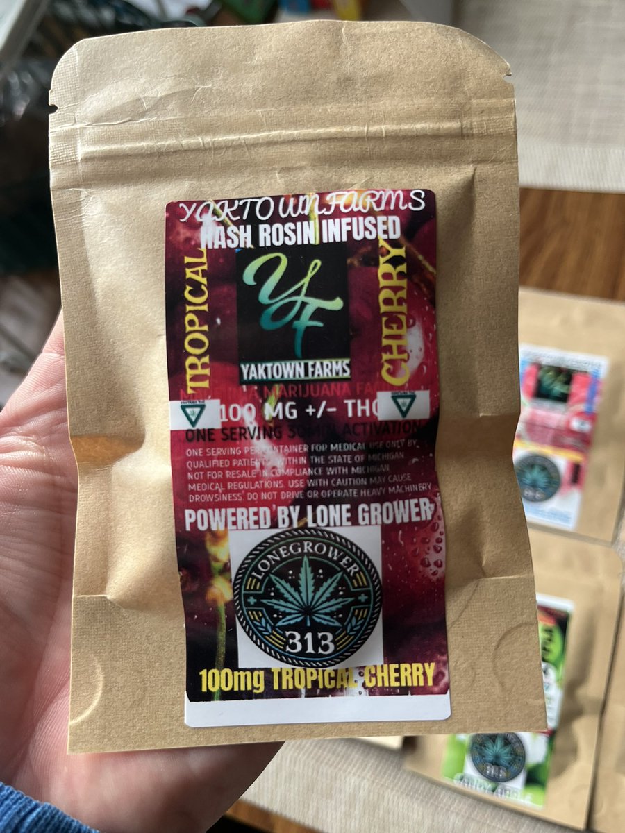 LoneGrower313's tweet photo. Live rosin infused gummies 100mg packs. Assorted flavors https://t.co/Q25POwzwhu