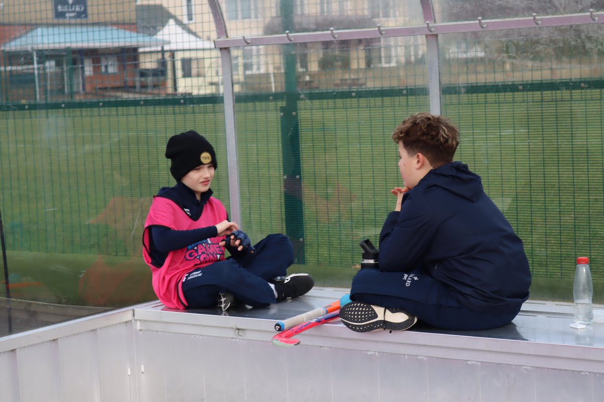 BallardSchool's tweet image. It's a lovely afternoon for some serious Hockey practice. Some serious conversations in the dugout too!

#OutstandingSportAtBallard #Hockey #UpperPrep #MadeAtBallard
