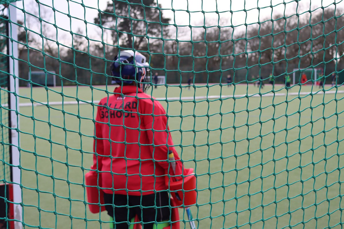 BallardSchool's tweet image. It's a lovely afternoon for some serious Hockey practice. Some serious conversations in the dugout too!

#OutstandingSportAtBallard #Hockey #UpperPrep #MadeAtBallard