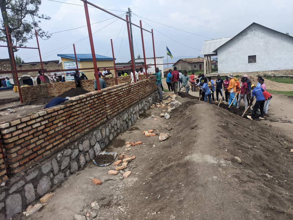 RYVCP South Province (@ryvcpsouthprov) on Twitter photo Hagamijwe gushyira Umuturage ku isonga Abakorerabushake ba <a href="/RwandaYouthVol1/">Rwanda Youth Volunteers</a> muri <a href="/RwandaSouth/">Southern Province | Rwanda</a> <a href="/RuhangoDistrict/">Ruhango District</a> ku bufatanye n'Intore ziri ku Rugerero INKOMEZABIGWI 12 muri #NtongweSector biyemeje Kubakira abaturage isoko kuri ubu rigeze ahashimishije <a href="/RwandaLocalGov/">Ministry of Local Government | Rwanda</a> <a href="/JeanRusi/">Jean Marie RUSI</a> Hagamijwe gushyira Umuturage ku isonga Abakorerabushake ba <a href="/RwandaYouthVol1/">Rwanda Youth Volunteers</a> muri <a href="/RwandaSouth/">Southern Province | Rwanda</a> <a href="/RuhangoDistrict/">Ruhango District</a> ku bufatanye n'Intore ziri ku Rugerero INKOMEZABIGWI 12 muri #NtongweSector biyemeje Kubakira abaturage isoko kuri ubu rigeze ahashimishije <a href="/RwandaLocalGov/">Ministry of Local Government | Rwanda</a> <a href="/JeanRusi/">Jean Marie RUSI</a>