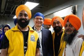 bananaz78's tweet photo. @ryangerritsen Oh like all these times that PP also dressed up to look the part? https://t.co/iBr4oASPwc