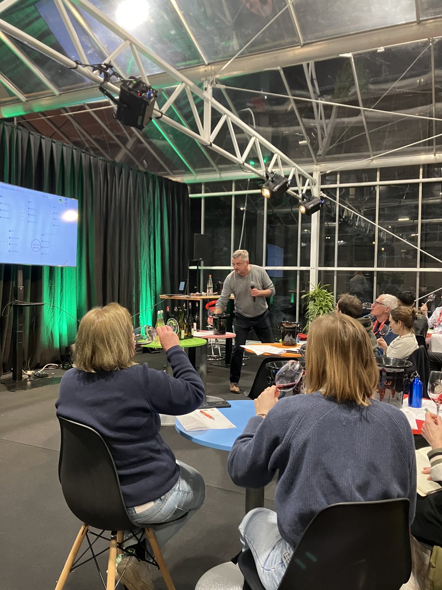 VinIGPLoire's tweet photo. 🍇 Retour sur le Salon des Vins de Loire !
Hier nous avons animé une Masterclass sur les cépages résistants en IGP Val de Loire. 
Merci à l'organisation du salon et aux participants pour ces échanges passionnants !

#SalonDesVinsDeLoire #IGPValDeLoire #CépagesRésistants https://t.co/xnWF08dzXv