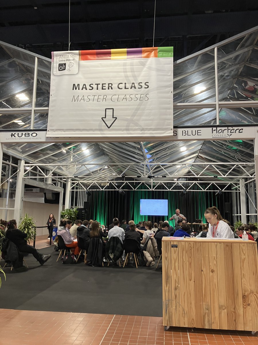 VinIGPLoire's tweet photo. 🍇 Retour sur le Salon des Vins de Loire !
Hier nous avons animé une Masterclass sur les cépages résistants en IGP Val de Loire. 
Merci à l'organisation du salon et aux participants pour ces échanges passionnants !

#SalonDesVinsDeLoire #IGPValDeLoire #CépagesRésistants https://t.co/xnWF08dzXv