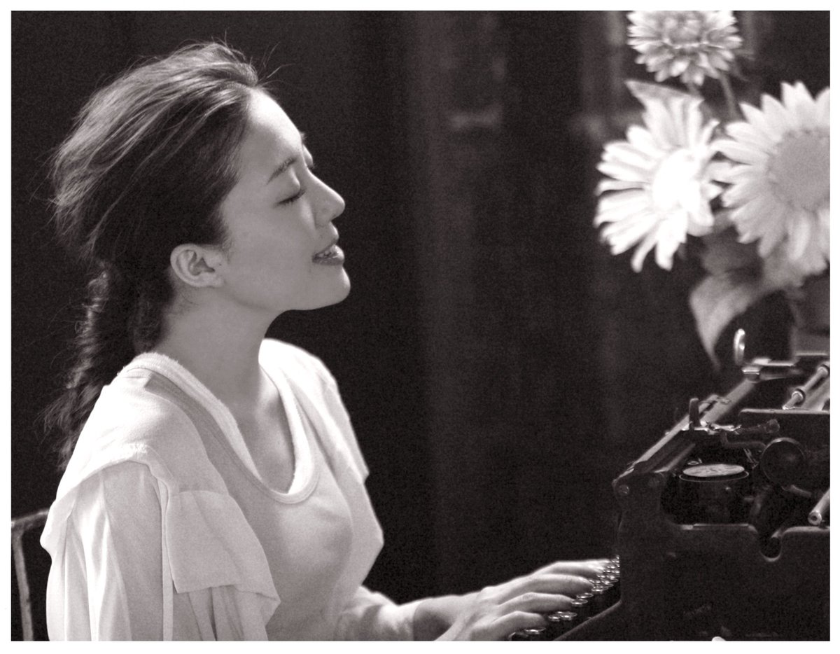 便利な世の中になった。
スマホ一つで世界中の情報が分かる。
SNSなら相手が何をしているかさえも。

それでも、私たちが見えてるものは
ほんの一部だ。
だから私は、その一部だけをみて
傷ついたり疑ったり怒ったり
落ち込んだりはしたくない。

その勘違いは時として
誰かを傷つけてしまい