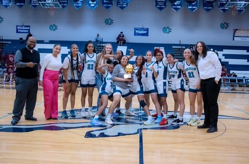 DISTRICT 10-4A UNDEFEATED CHAMPIONS!! 🐺🏀 <a href="/RALeo1974/">Richard A. Leonard</a> <a href="/__CoachRobinson/">Deja Robinson</a> <a href="/PutterRenee/">Renee Putter</a> <a href="/RamirezCoach/">Michael Ramirez</a> <a href="/RHSFAM1LY/">RANCHVIEW ATHLETICS</a>