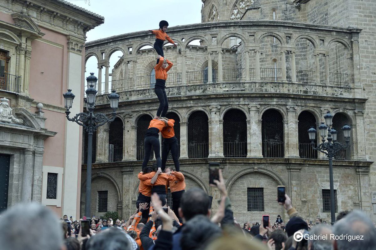 ⚫️🟠

10é Aniversari de la Jove

SOM DEFENSA DEL TERRITORI

A la muixeranga intentem lligar la consciència amb la cultura i per això volem actuar de la millor forma possible assumint posicionaments que ens facen crèixer i continuar plantant cara als reptes que se’ns presenten.