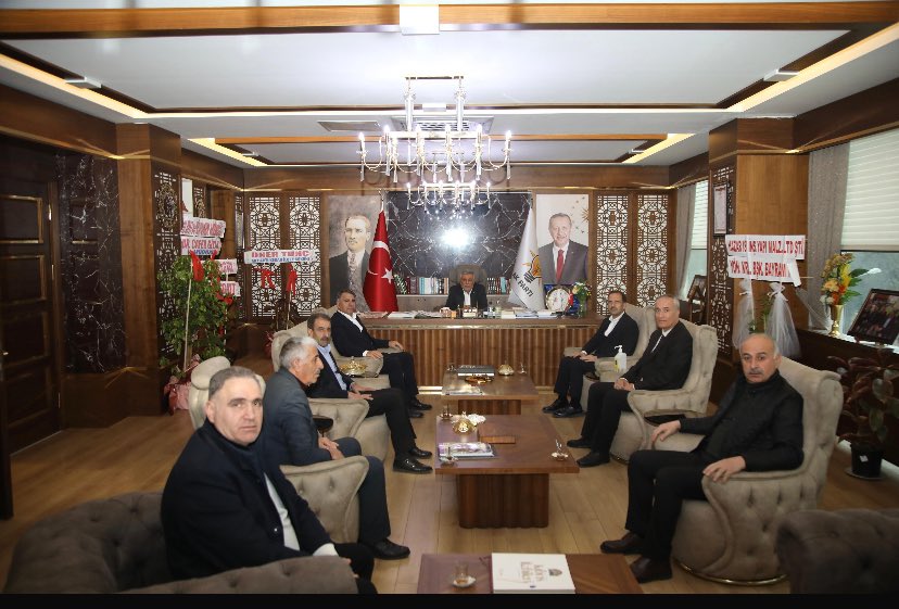 ilçe Belediye Başkanı Sayın Abdulhakim Yıldız, İl Genel Meclis Üyesi Kazım Uslu, İlçe Belediye Bşk.Yrd. Şahin Tütünen ile birlikte Elazığ İl Başkanı Sn Şerafettin Yıldırım’a hayırlı olsun ziyaretinde bulunduk. 

Kıymetli başkanımıza nazik misafirperverliği için teşekkür ediyorum.