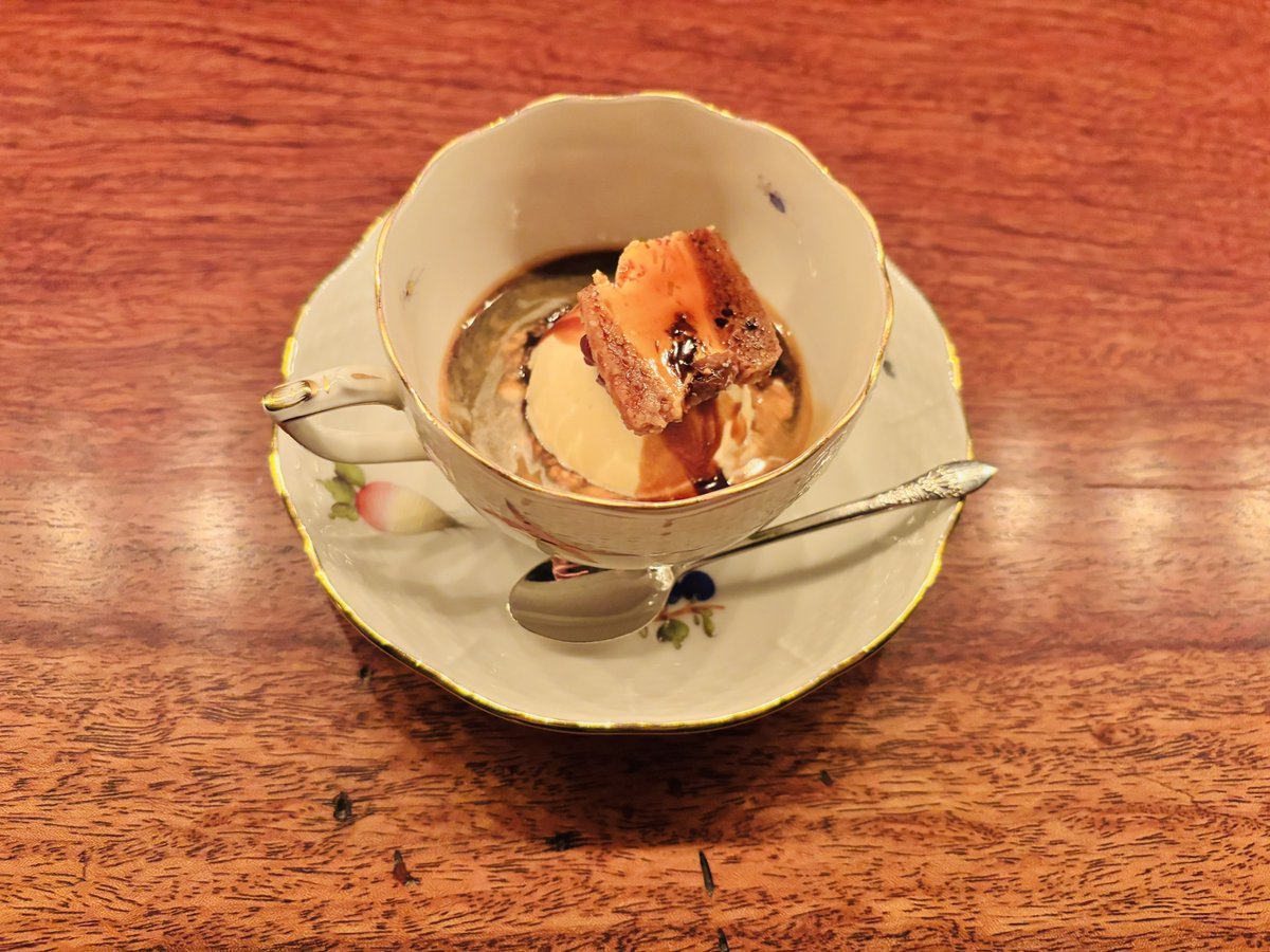kakeru9876543's tweet photo. この前、雰囲気良すぎな夜カフェ見つけてテンション上がった。 https://t.co/4SAdcNpUhA