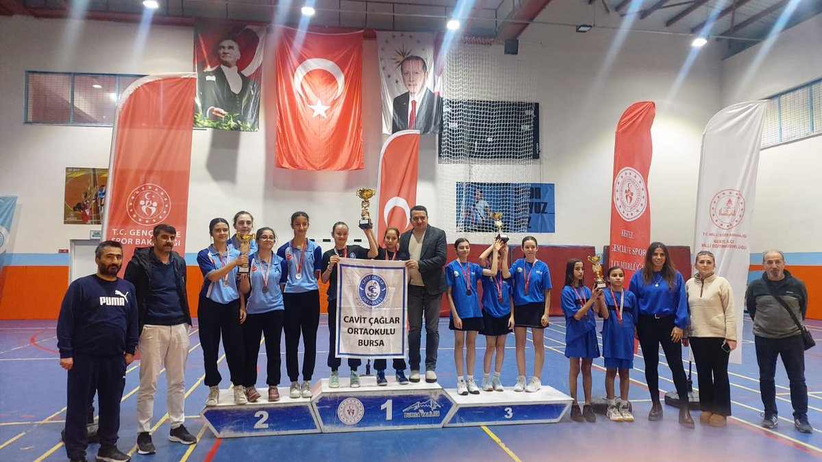 GaziogluMacide's tweet photo. MASA TENİSİ YILDIZ KIZLAR BURSA ŞAMPİYONU CAVİT ÇAĞLAR ORTAOKULU Masa Tenisi Okullar arası Yıldızlar turnuvası düzenlendi. 2 gün süren müsabakalar sonucunda tüm maçlarını kazan Emine Aydınay ve Ecrin Fidan dan oluşan Cavit Çağlar Ortaok @ACAR16RAMAZAN @bursailmem16 @nilufermem16 https://t.co/H0webTtP0q