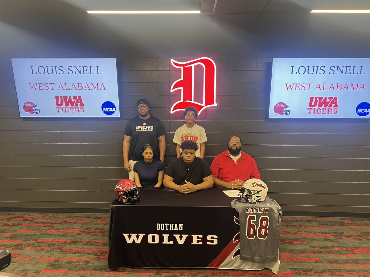 Congrats to <a href="/LouisSnell8/">Louis Snell</a> on signing with <a href="/uwa_football/">West Alabama FB</a> . #MYUT