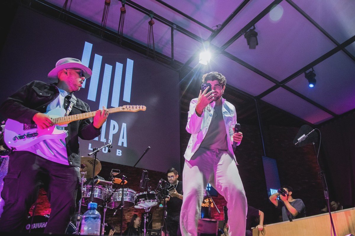 Yo a mi esposa le atiendo la Videollamada así sea a mitad de un concierto😅 no quiero problemas