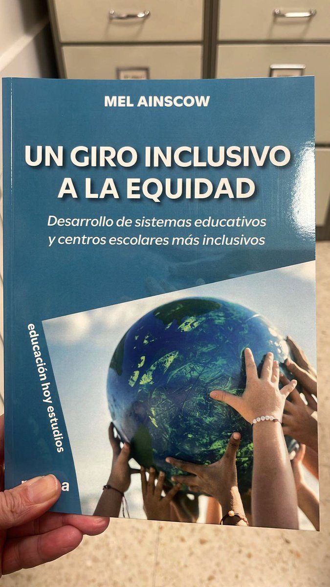 Próximamente de NARCEA, la edición en español de mi reciente libro. <a href="/icalmendros/">Nacho Calderón Almen</a> <a href="/OperttiRenato/">Renato Opertti</a> <a href="/mercedesviola/">Mercedes Viola Deambrosis</a> <a href="/CeciliaAzorin/">Cecilia Azorín</a> <a href="/HargreavesBC/">Andy Hargreaves</a> <a href="/EcheitaGe/">Gerardo Echeita</a> <a href="/soldevila_jesus/">Jesús Soldevila Pérez</a>