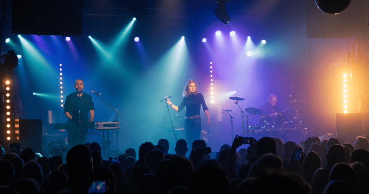 Waterfront_Hall's tweet photo. Limited availability 🚨 

Additional tickets have just been released for Alison Moyet on 17 February 2025 at the Waterfront Hall. 

Grab your tickets ASAP so you don’t miss out 👇 

https://t.co/6TDzM50l6u

#AlisonMoyet #WaterfrontHall https://t.co/2EsTgbzbXY