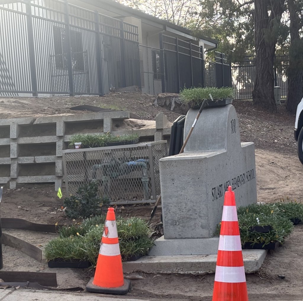 Stuart Mesa is getting a facelift in the front of the school  with new landscaping and repairs. Thank you OUSD for the upgrade!