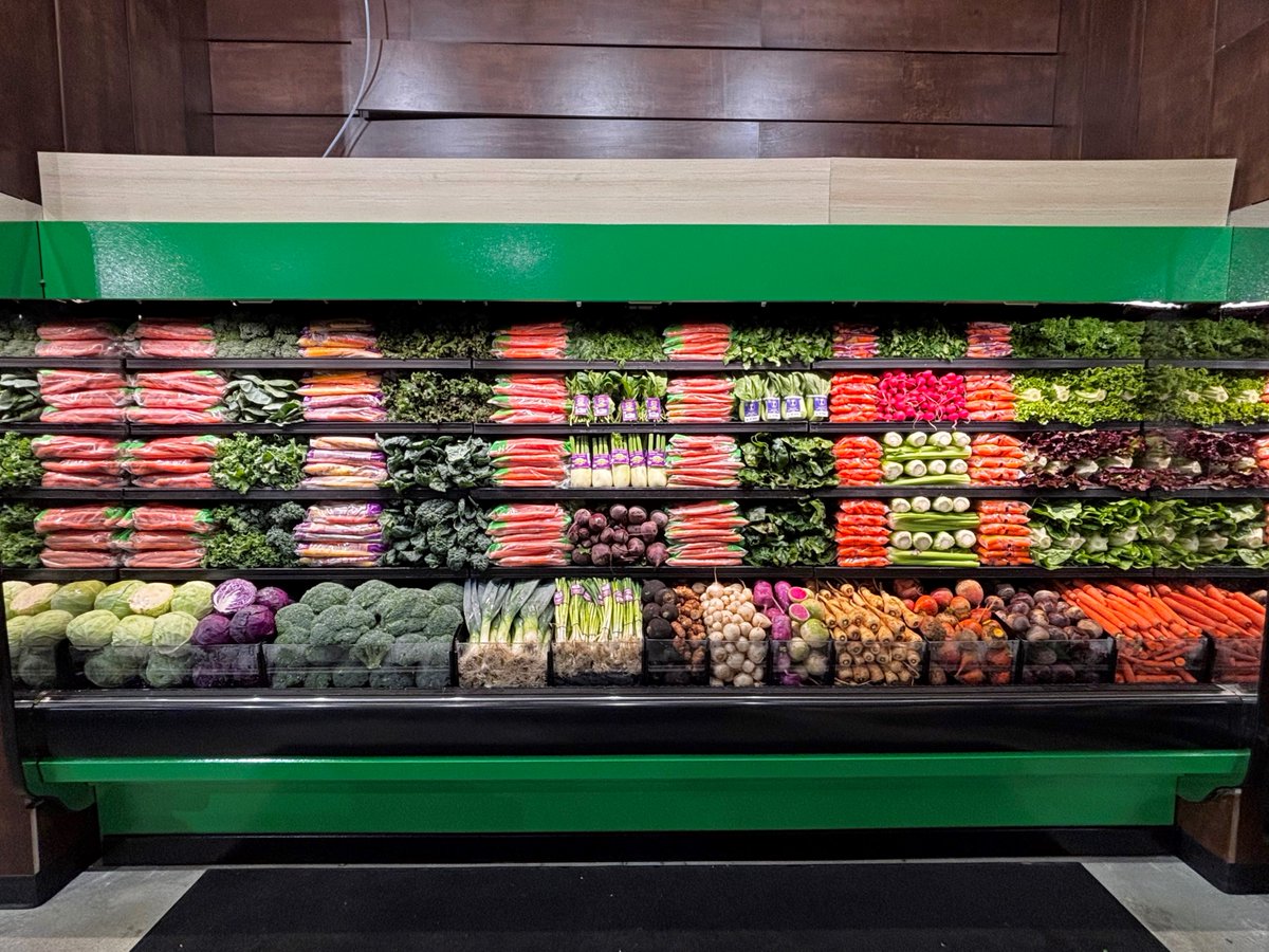 CarlsonAirflo's tweet photo. Major congrats to the fantastic team at @TurnipTruckNash  on the grand opening of their Midtown location! 🎉

Huge thanks to John Dyke for being an excellent partner to work with and Brian Dey at @FSProduce for the beautiful fresh merchandise and nice photos!

#wetrack #produce https://t.co/GfZrT0GDVl