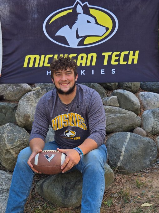 Crystal Falls Forest Park 2025 TE/DE/DT Kevin Giuliani has signed with Michigan Tech

football.thedzone.com/players/kevin-…

<a href="/kevingiuliani42/">Kevin Giuliani</a> <a href="/MTUFB/">Michigan Tech Football</a>