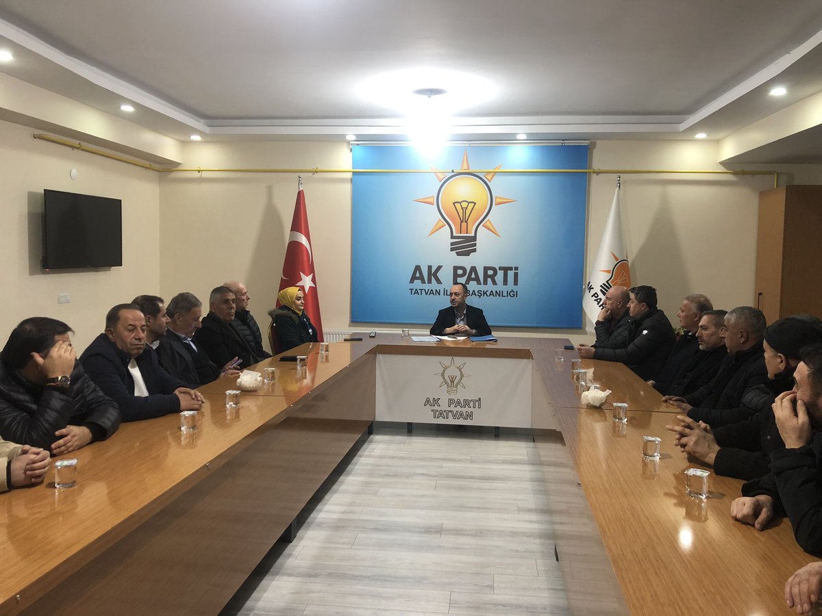 akpartitatvan13's tweet photo. İlçe Başkanımız Sn.@Erhanayz13 ve yönetim kurulu üyelerimizin katılımıyla haftalık istişare ve değerlendirme toplantısını yaptık. Hayırlara vesile olsun. https://t.co/Y0pjqYwNoB