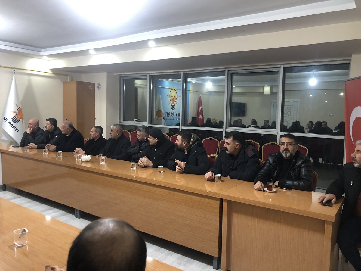 akpartitatvan13's tweet photo. İlçe Başkanımız Sn.@Erhanayz13 ve yönetim kurulu üyelerimizin katılımıyla haftalık istişare ve değerlendirme toplantısını yaptık. Hayırlara vesile olsun. https://t.co/Y0pjqYwNoB