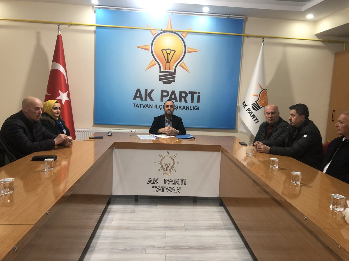 akpartitatvan13's tweet photo. İlçe Başkanımız Sn.@Erhanayz13 ve yönetim kurulu üyelerimizin katılımıyla haftalık istişare ve değerlendirme toplantısını yaptık. Hayırlara vesile olsun. https://t.co/Y0pjqYwNoB