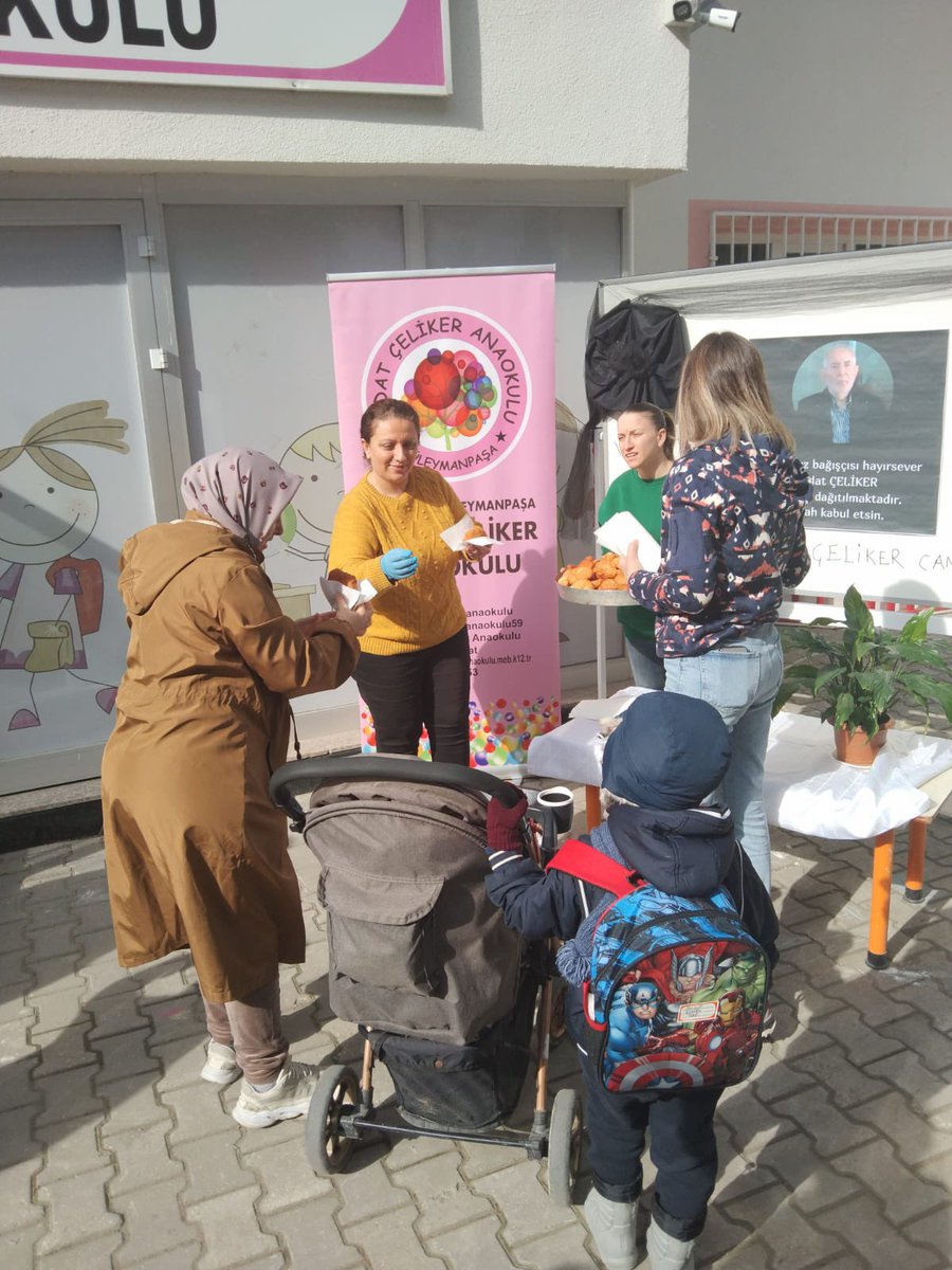 AnaokuluVedat's tweet photo. Hayırseverimiz Hacı Vedat Çeliker’i okulumuz öğrencileri ve velilerimiz ile andık.
@tekirdagmem 
@drazizyeniyol 
@spasamem59 
@ebubekir_atilla 
@LtfiyeSertdamar https://t.co/bJUO4mxGYz