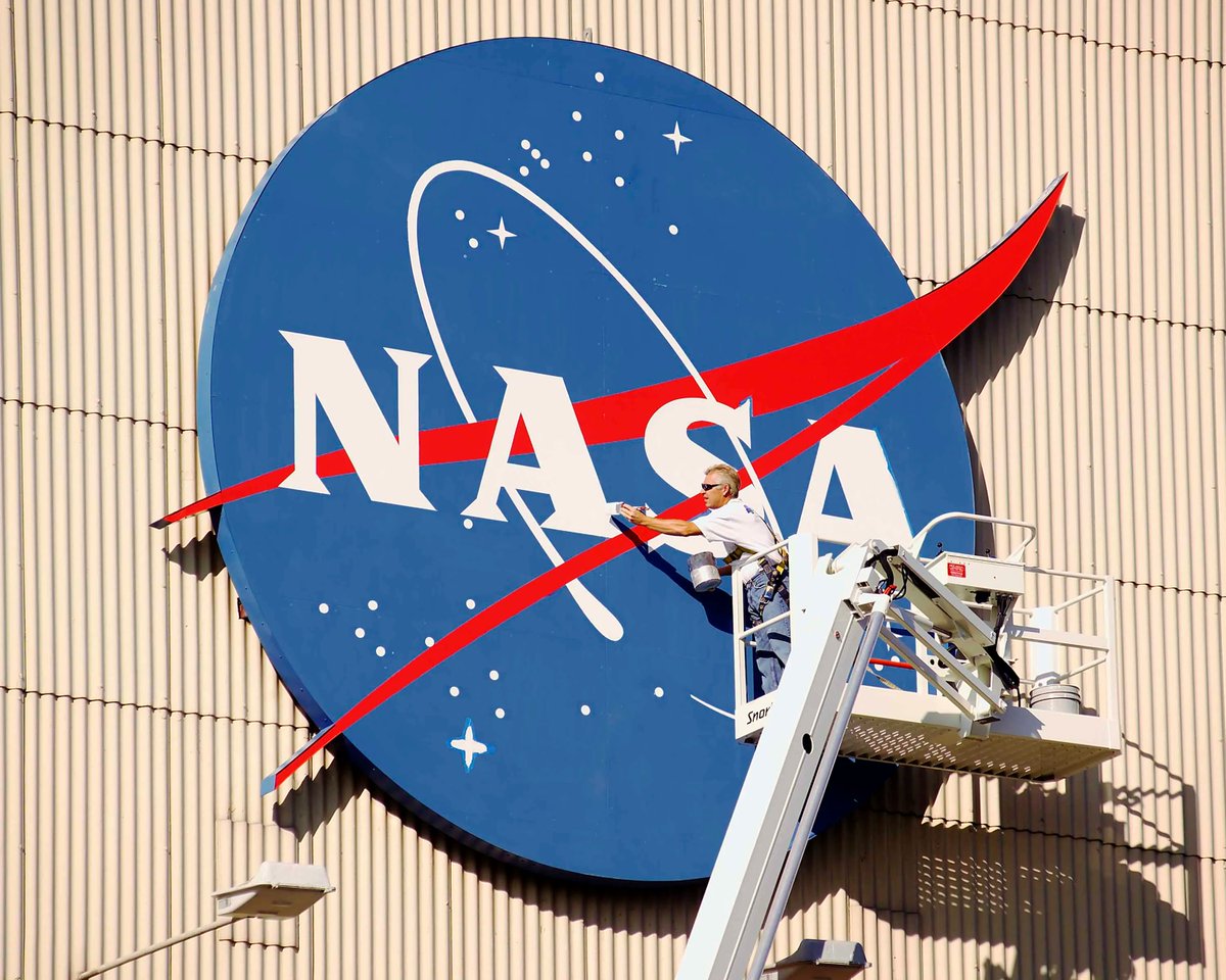 latestinspace's tweet photo. BREAKING 🚨: NASA employees are being told erase mentions of DEI, indigenous people, environmental justice, and women in leadership from websites https://t.co/2kpxcVuCxE