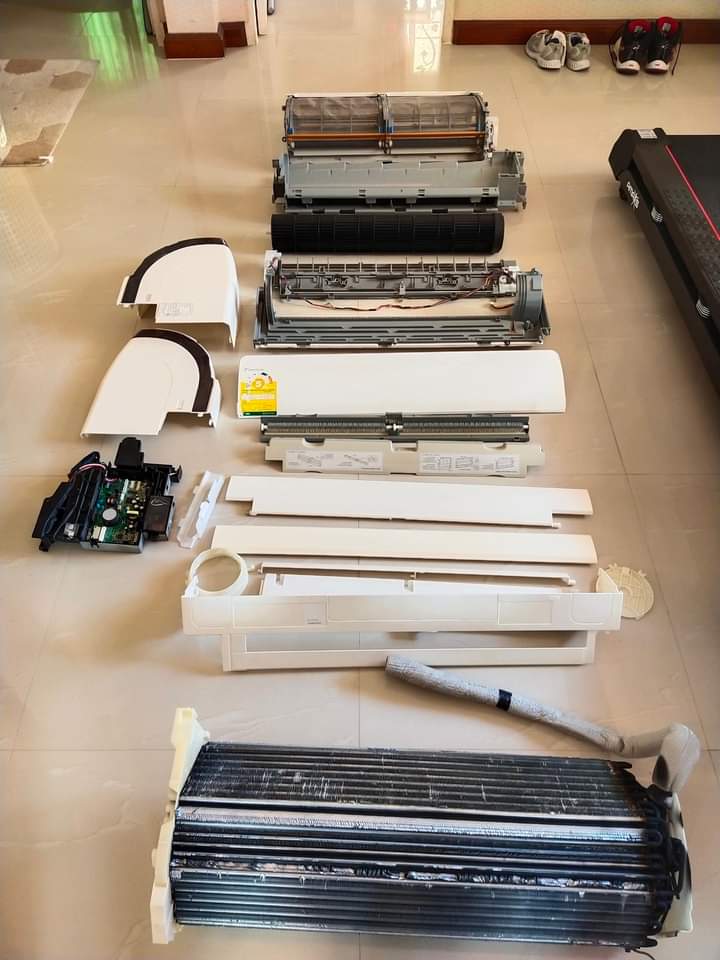 zharki2018's tweet photo. Bagian² indoor Daikin Urusara 7 buatan Jepang https://t.co/kYl7m7ESVS