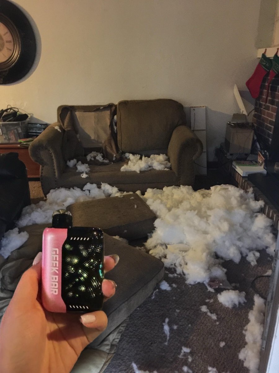 1highklass's tweet photo. PHEW I FOUND MY VAPE https://t.co/eGcgphmNvb