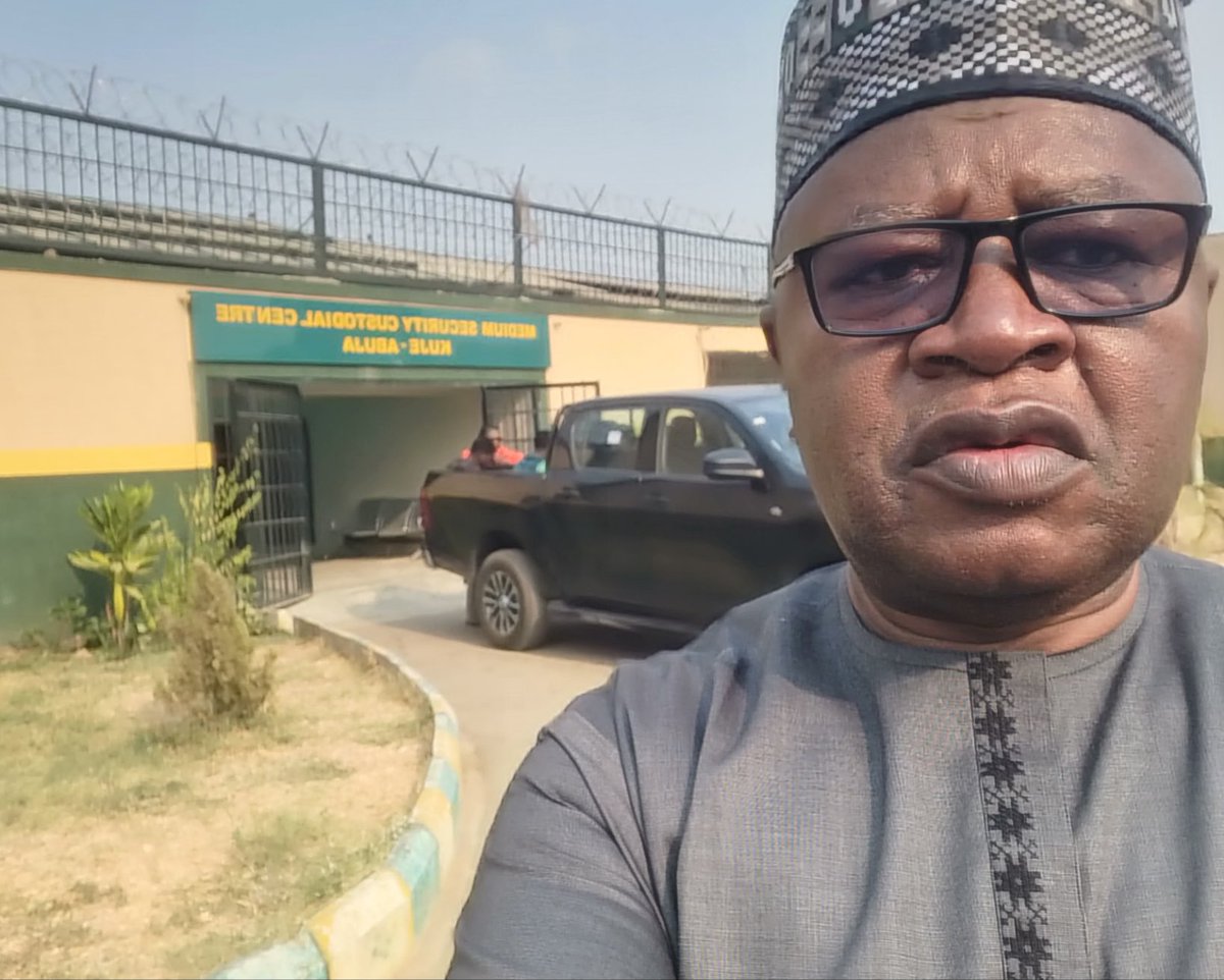 LadanSalihu1's tweet photo. I visited Prof Usman Yusuf in Kuje Prison this evening. Alhamdulillahi I can report that the Prof is hale, hearty and full of life. He is very upbeat and unapologetically committed to the cause of justice and for a better Nigeria.He appreciates your prayers. https://t.co/IM7hoD1qTD