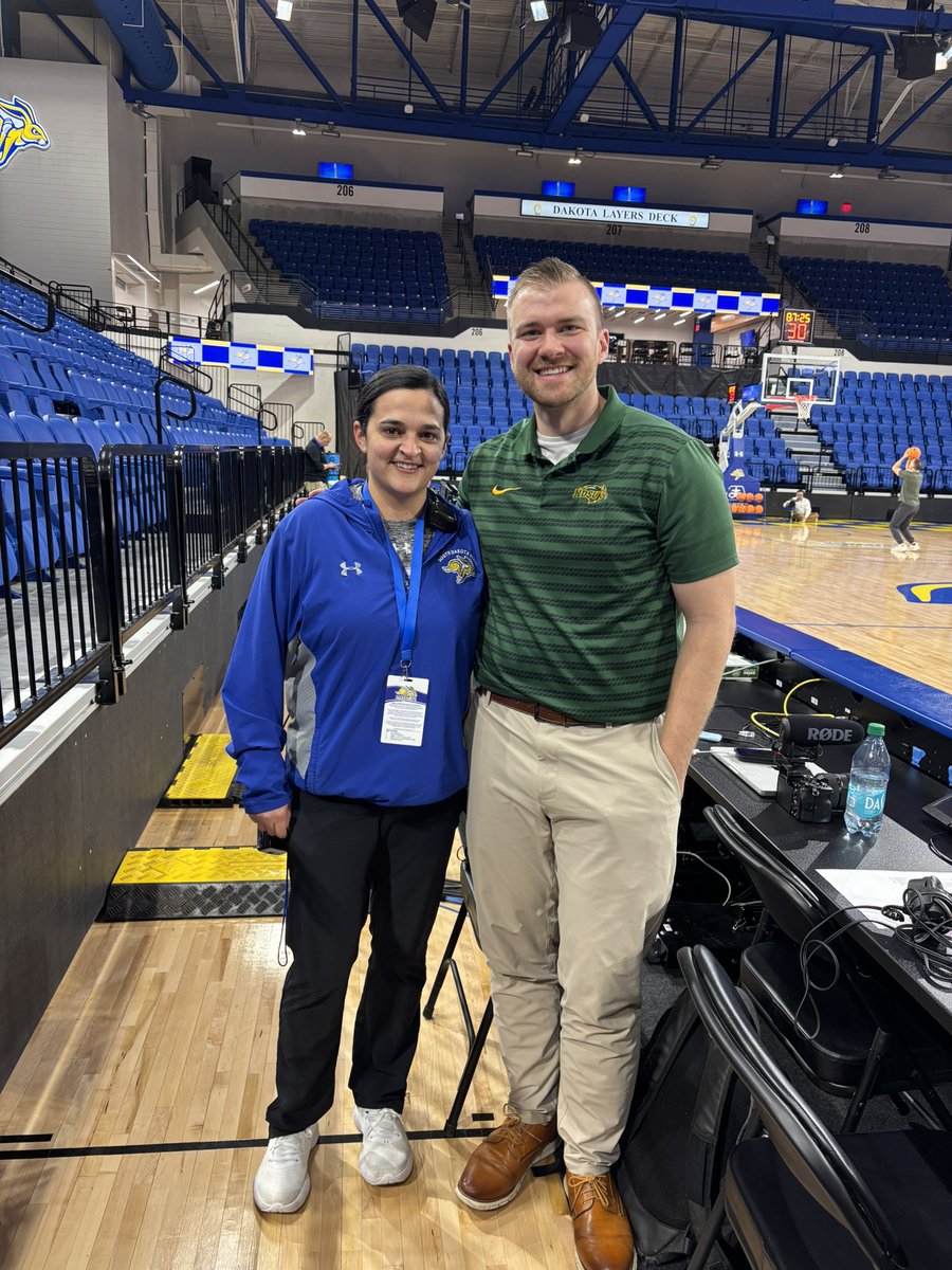 Just a couple of <a href="/UIUPeacocks/">Peacock Athletics</a> living their best lives! 

Good to see you, <a href="/AndyOnTheAM/">Andy Rieckhoff</a>!