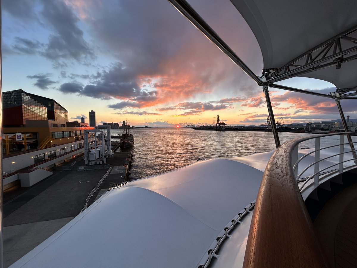 Sailing Silversea’s 5-month world cruise has taught me this:

The most successful people aren’t grinding 24/7—they’ve mastered stillness.

Ford wrote about it. Emerson practiced it. Physics proves it. 

Your next breakthrough isn’t another hack. It’s learning to be still.