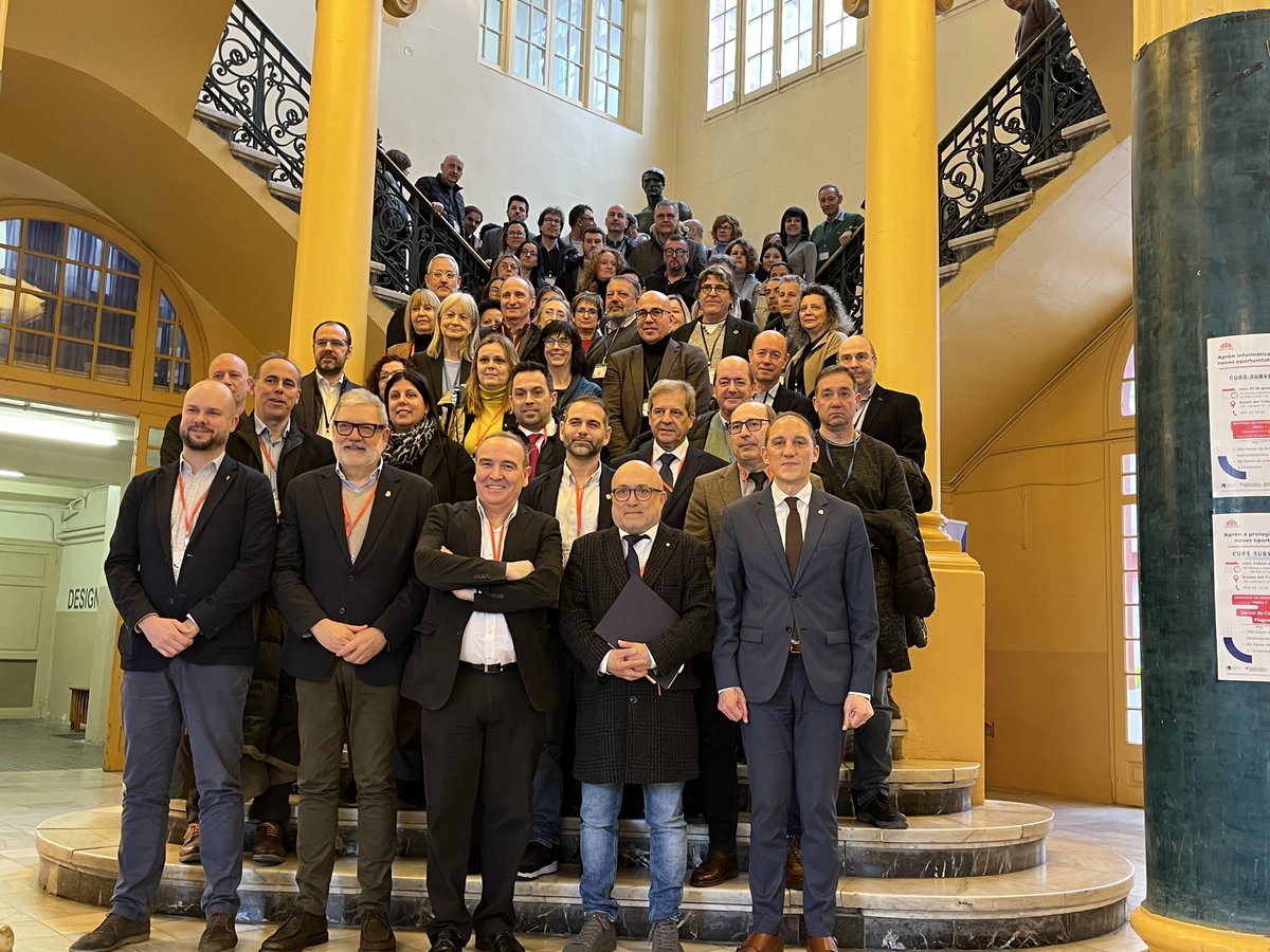 L’<a href="/etlleida/">Escola del Treball</a> ha inaugurat aquest dimecres el Centre d’Excel·lència en Energies Renovables, un reconeixement concedit pel Ministeri d’Educació i Formació Professional l’any 2022.

La <a href="/UGTTerresLleida/">UGT-Terres de Lleida</a> ha estat present en aquest acte, una jornada.

(Fotos: <a href="/paerialleida/">Ajuntament de Lleida</a>)