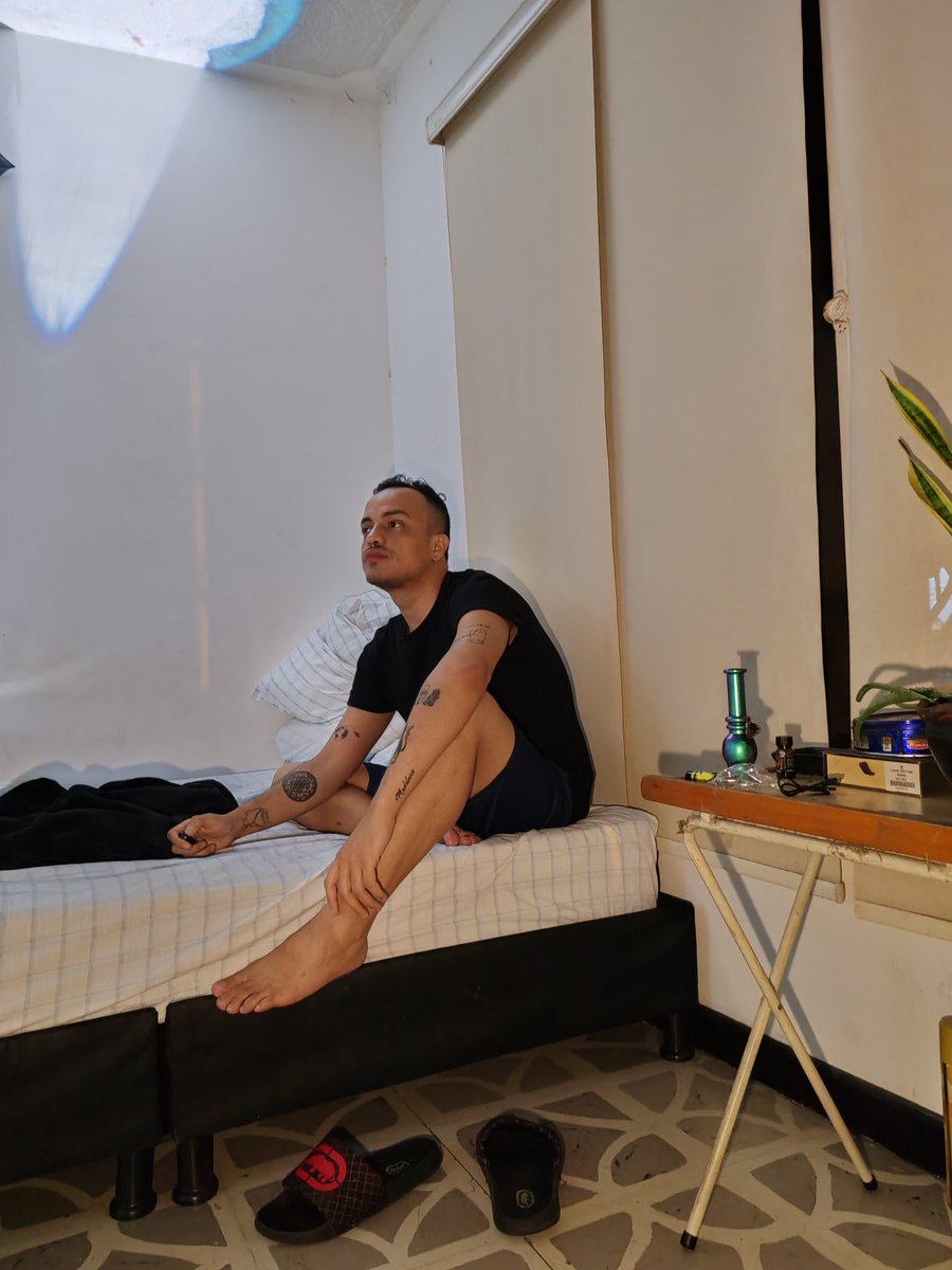 mousechill's tweet image. Just chilling at home!
.
.
.
.
.
.
#420community #viral #LaCasaDeLosFamososCol2