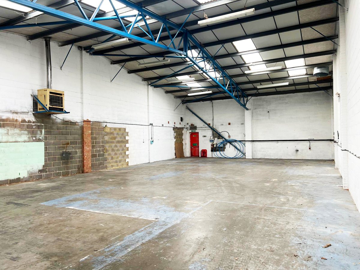 PallMallEstates's tweet photo. 📢 Unit 3 (2,500 sq. ft) in #Wellingborough’s Yeldon Court industrial estate is newly vacant and ready to let on flexible terms in the heart of #Northamptonshire.

📌Yeldon Court is less than a mile from Wellingborough’s mainline railway station:

https://t.co/7sMSzd90WO https://t.co/3Zv90NSlVI