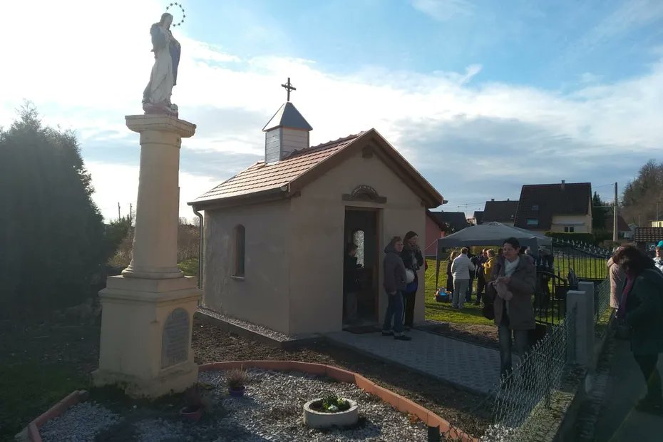 F3Alsace's tweet photo. "Ce n'est pas tout le monde qui réussit ça" : en rémission d'un cancer, il construit une chapelle https://t.co/k29kfLBq1G https://t.co/rxOtSNsxkY