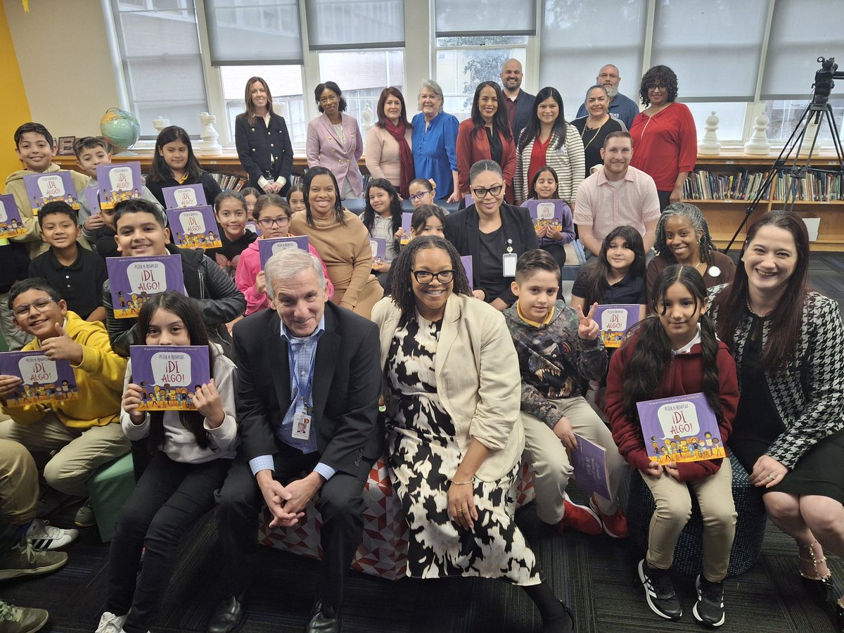 REHdz79's tweet photo. Thank you @DanforDISD for supporting National Read Aloud Day @ConnerCubsDISD! https://t.co/63yJ7Aubv4